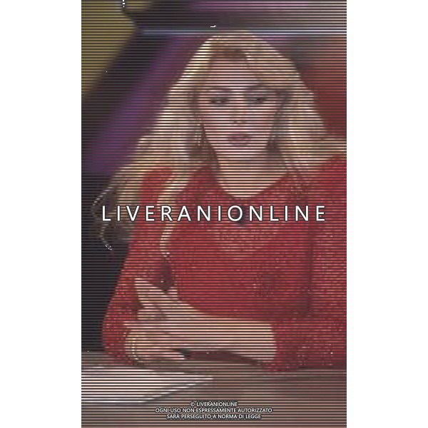 DIAP-RETROSPETTIVA ALESSANDRA CANALE ANNUNCIATRICE TELEVISIVA E CONDUTTRICE TELEVISIVA NELLA FOTO ALESSANDRA CANALE NELL\'ANNO 1994 CONDUCE LA TRASMISSIONE TELEVISIVA “IL PROCESSO DEL LUNEDI\' “ AG ALDO LIVERANI SAS