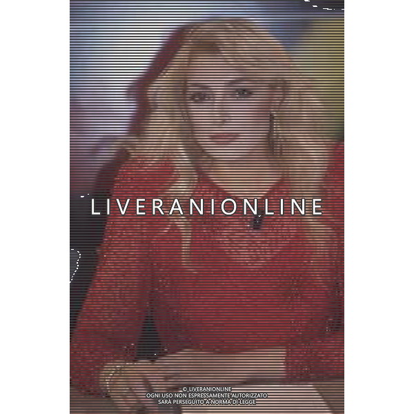 DIAP-RETROSPETTIVA ALESSANDRA CANALE ANNUNCIATRICE TELEVISIVA E CONDUTTRICE TELEVISIVA NELLA FOTO ALESSANDRA CANALE NELL\'ANNO 1994 CONDUCE LA TRASMISSIONE TELEVISIVA “IL PROCESSO DEL LUNEDI\' “ AG ALDO LIVERANI SAS
