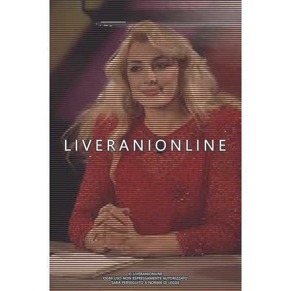 DIAP-RETROSPETTIVA ALESSANDRA CANALE ANNUNCIATRICE TELEVISIVA E CONDUTTRICE TELEVISIVA NELLA FOTO ALESSANDRA CANALE NELL\'ANNO 1994 CONDUCE LA TRASMISSIONE TELEVISIVA “IL PROCESSO DEL LUNEDI\' “ AG ALDO LIVERANI SAS