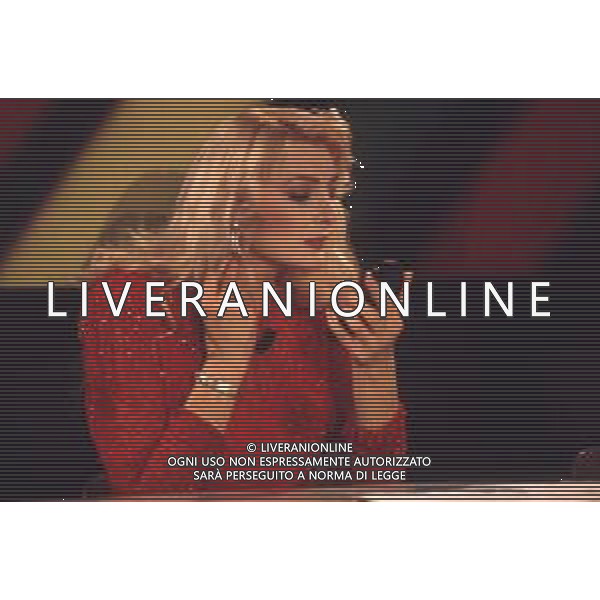 DIAP-RETROSPETTIVA ALESSANDRA CANALE ANNUNCIATRICE TELEVISIVA E CONDUTTRICE TELEVISIVA NELLA FOTO ALESSANDRA CANALE NELL\'ANNO 1994 CONDUCE LA TRASMISSIONE TELEVISIVA “IL PROCESSO DEL LUNEDI\' “ AG ALDO LIVERANI SAS