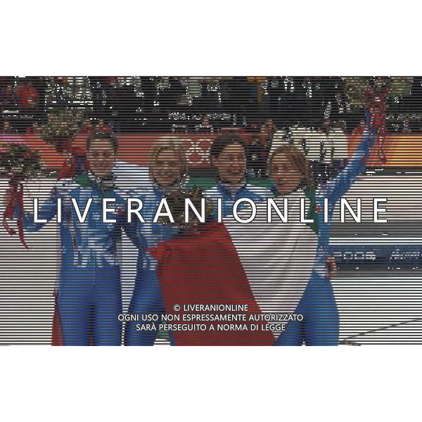 SHORT TRAK XX OLIMPIADI INVERNALI TORINO 22/02/2006 NELLA FOTO L\'ESULTANZA DI ZINI MARA-FONTANA ARIANNA-ZINI KATIA-CAPURSO MARTA MEDAGLIA DI BRONZO PH ARCAINI/AG.ALDO LIVERANI