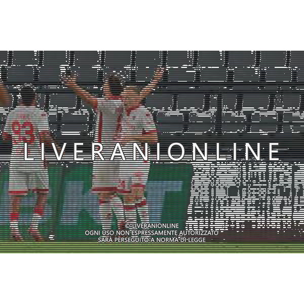 TVEM September 27, 2025 Bari, Italy - SSC Bari vs UC Sampdoria - Italian Soccer Serie B 2025/2026 - San Nicola Stadium. In the pic: Gabriele Moncini of SSC Bari celebrates after scoring a goal with teammates foto emmanuele mastrodonato-ag aldo liverani sas