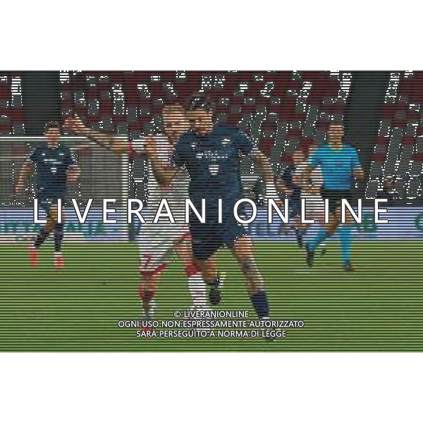 TVEM September 27, 2025 Bari, Italy - SSC Bari vs UC Sampdoria - Italian Soccer Serie B 2025/2026 - San Nicola Stadium. In the pic: Lorenzo Venuti of UC Sampdoria in action against Giuseppe Sibilli of SSC Bari foto emmanuele mastrodonato-ag aldo liverani sas
