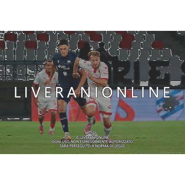 TVEM September 27, 2025 Bari, Italy - SSC Bari vs UC Sampdoria - Italian Soccer Serie B 2025/2026 - San Nicola Stadium. In the pic: Matthias Verreth of SSC Bari in action against Marvin Cuni of UC Sampdoria foto emmanuele mastrodonato-ag aldo liverani sas