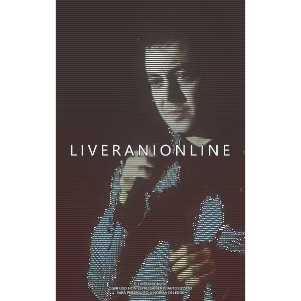 DIAP-RETROSPETTIVA ENRICO RUGGERI CANTANTE NELLA FOTO ENRICO RUGGERI A SAINT VINCENT NELL\'ANNO 1989 AG ALDO LIVERANI SAS