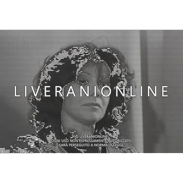 NEG-RETROSPETTIVA OMBRETTA COLLI CANTANTE -ATTRICE MELLA FOTO OMBRETTA COLLI A MILANO IN TERRAZZA MARTINI NELL\'ANNO 1985 AG ALDO LIVERANI SAS