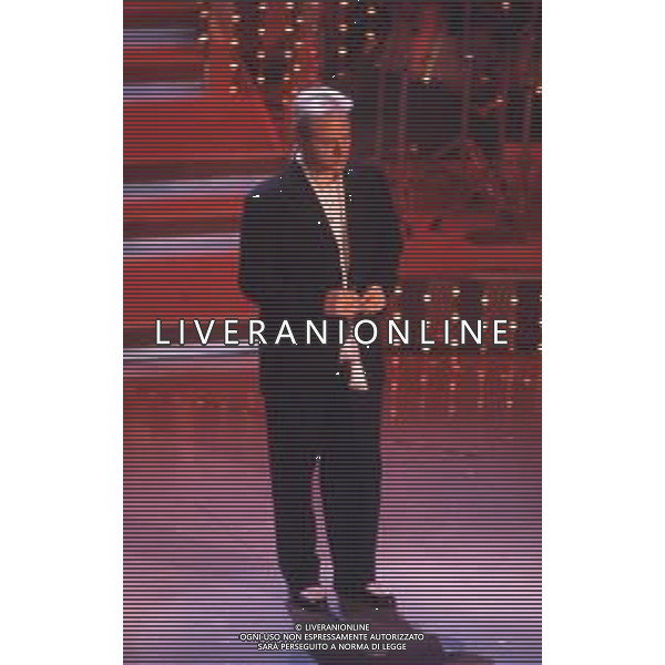 DIAP-RETROSPETTIVA AMEDEO MINGHI CANTANTE NELLA FOTO AMEDEO MINGHI A SANREMO NELL\'ANNO 1991 AG ALDO LIVERANI SAS