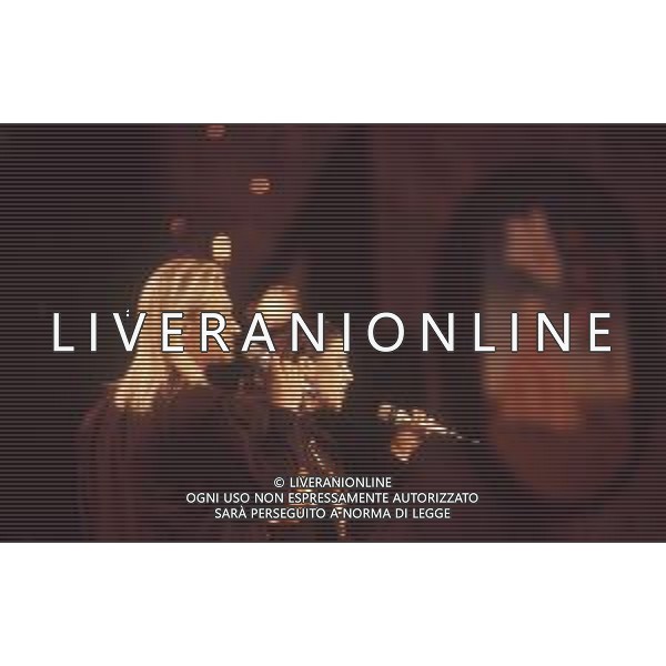 DIAP-RETROSPETTIVA AMEDEO MINGHI CANTANTE NELLA FOTO AMEDEO MINGHI CON MIETTA AL FESTIVAL DI SANREMO NELL\'ANNO 1990 AG ALDO LIVERANI SAS