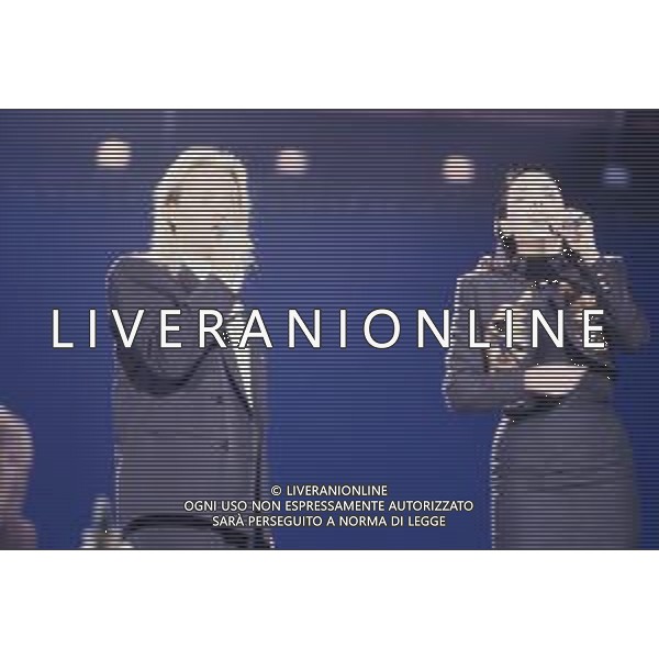 DIAP-RETROSPETTIVA AMEDEO MINGHI CANTANTE NELLA FOTO AMEDEO MINGHI CON MIETTA AL FESTIVAL DI SANREMO NELL\'ANNO 1990 AG ALDO LIVERANI SAS