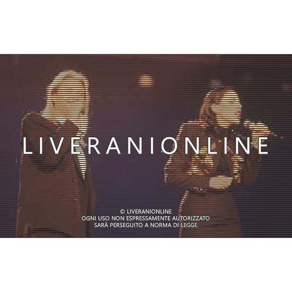 DIAP-RETROSPETTIVA AMEDEO MINGHI CANTANTE NELLA FOTO AMEDEO MINGHI CON MIETTA AL FESTIVAL DI SANREMO NELL\'ANNO 1990 AG ALDO LIVERANI SAS