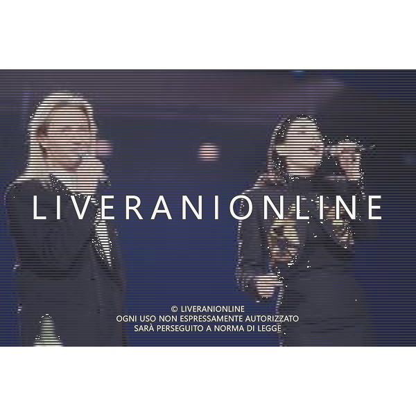 DIAP-RETROSPETTIVA AMEDEO MINGHI CANTANTE NELLA FOTO AMEDEO MINGHI CON MIETTA AL FESTIVAL DI SANREMO NELL\'ANNO 1990 AG ALDO LIVERANI SAS