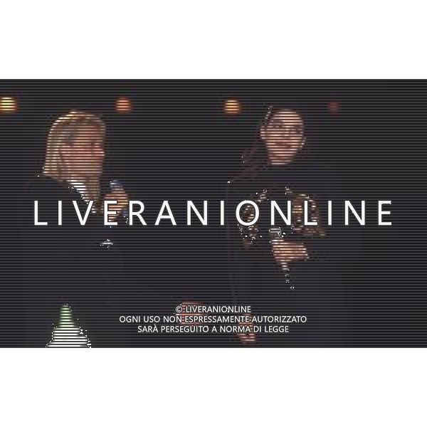 DIAP-RETROSPETTIVA AMEDEO MINGHI CANTANTE NELLA FOTO AMEDEO MINGHI CON MIETTA AL FESTIVAL DI SANREMO NELL\'ANNO 1990 AG ALDO LIVERANI SAS