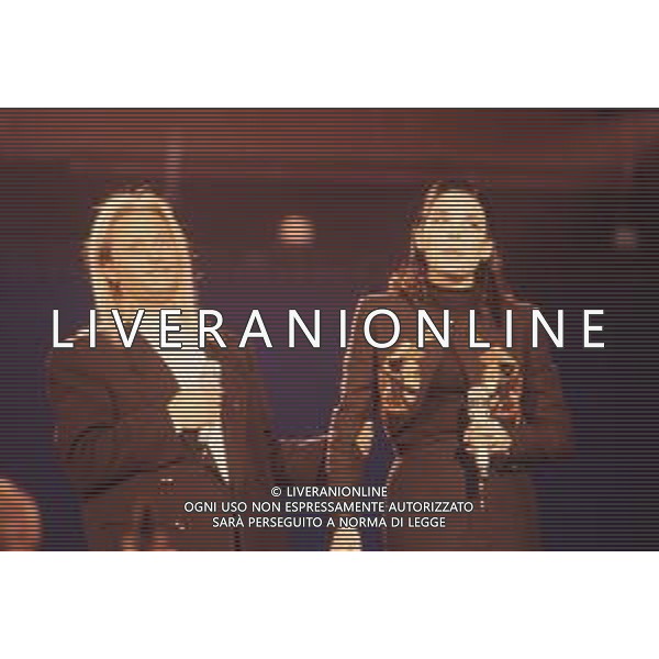 DIAP-RETROSPETTIVA AMEDEO MINGHI CANTANTE NELLA FOTO AMEDEO MINGHI CON MIETTA AL FESTIVAL DI SANREMO NELL\'ANNO 1990 AG ALDO LIVERANI SAS