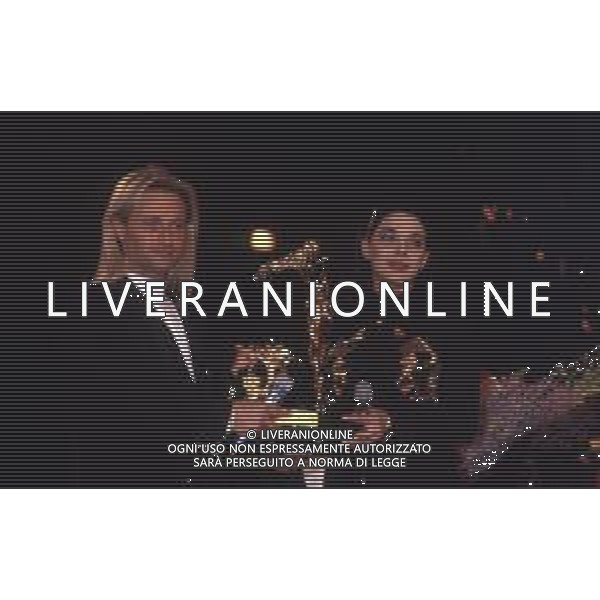 DIAP-RETROSPETTIVA AMEDEO MINGHI CANTANTE NELLA FOTO AMEDEO MINGHI CON MIETTA AL FESTIVAL DI SANREMO NELL\'ANNO 1990 AG ALDO LIVERANI SAS