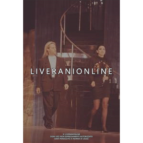 DIAP-RETROSPETTIVA AMEDEO MINGHI CANTANTE NELLA FOTO AMEDEO MINGHI CON MIETTA AL FESTIVAL DI SANREMO NELL\'ANNO 1990 AG ALDO LIVERANI SAS