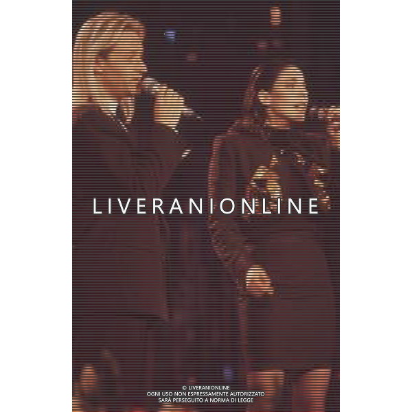 DIAP-RETROSPETTIVA AMEDEO MINGHI CANTANTE NELLA FOTO AMEDEO MINGHI CON MIETTA AL FESTIVAL DI SANREMO NELL\'ANNO 1990 AG ALDO LIVERANI SAS