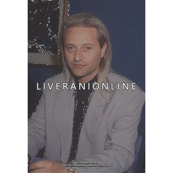 DIAP-RETROSPETTIVA AMEDEO MINGHI CANTANTE NELLA FOTO AMEDEO MINGHI AL FESTIVAL DI SANREMO NELL\'ANNO 1990 AG ALDO LIVERANI SAS