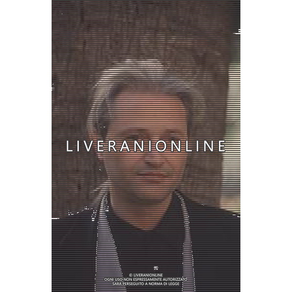 DIAP-RETROSPETTIVA AMEDEO MINGHI CANTANTE NELLA FOTO AMEDEO MINGHI AL FESTIVAL DI SANREMO NELL\'ANNO 1990 AG ALDO LIVERANI SAS