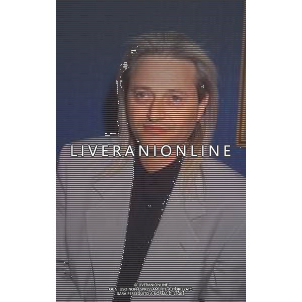 DIAP-RETROSPETTIVA AMEDEO MINGHI CANTANTE NELLA FOTO AMEDEO MINGHI AL FESTIVAL DI SANREMO NELL\'ANNO 1990 AG ALDO LIVERANI SAS