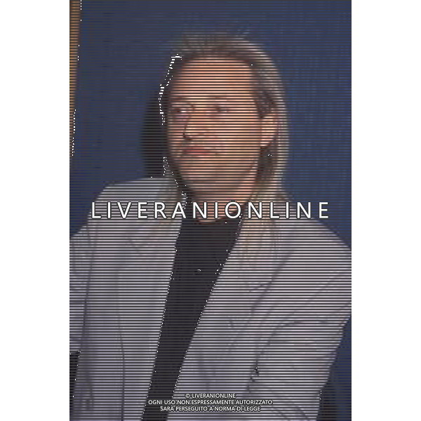 DIAP-RETROSPETTIVA AMEDEO MINGHI CANTANTE NELLA FOTO AMEDEO MINGHI AL FESTIVAL DI SANREMO NELL\'ANNO 1990 AG ALDO LIVERANI SAS