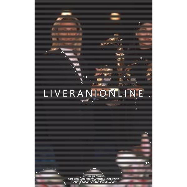 DIAP-RETROSPETTIVA AMEDEO MINGHI CANTANTE NELLA FOTO AMEDEO MINGHI CON MIETTA AL FESTIVAL DI SANREMO NELL\'ANNO 1990 AG ALDO LIVERANI SAS