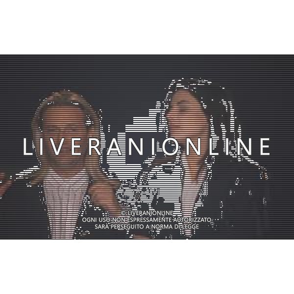 DIAP-RETROSPETTIVA AMEDEO MINGHI CANTANTE NELLA FOTO AMEDEO MINGHI CON MIETTA AL FESTIVAL DI SANREMO NELL\'ANNO 1990 AG ALDO LIVERANI SAS