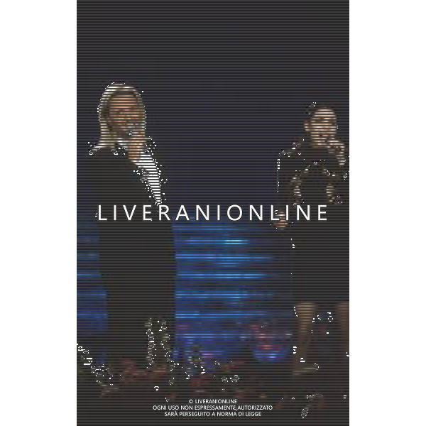 DIAP-RETROSPETTIVA AMEDEO MINGHI CANTANTE NELLA FOTO AMEDEO MINGHI CON MIETTA AL FESTIVAL DI SANREMO NELL\'ANNO 1990 AG ALDO LIVERANI SAS