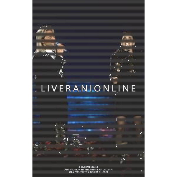 DIAP-RETROSPETTIVA AMEDEO MINGHI CANTANTE NELLA FOTO AMEDEO MINGHI CON MIETTA AL FESTIVAL DI SANREMO NELL\'ANNO 1990 AG ALDO LIVERANI SAS