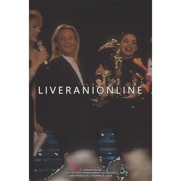 DIAP-RETROSPETTIVA AMEDEO MINGHI CANTANTE NELLA FOTO AMEDEO MINGHI CON MIETTA AL FESTIVAL DI SANREMO NELL\'ANNO 1990 AG ALDO LIVERANI SAS