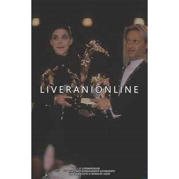 DIAP-RETROSPETTIVA AMEDEO MINGHI CANTANTE NELLA FOTO AMEDEO MINGHI CON MIETTA AL FESTIVAL DI SANREMO NELL\'ANNO 1990 AG ALDO LIVERANI SAS