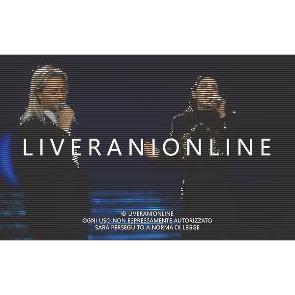 DIAP-RETROSPETTIVA AMEDEO MINGHI CANTANTE NELLA FOTO AMEDEO MINGHI CON MIETTA AL FESTIVAL DI SANREMO NELL\'ANNO 1990 AG ALDO LIVERANI SAS