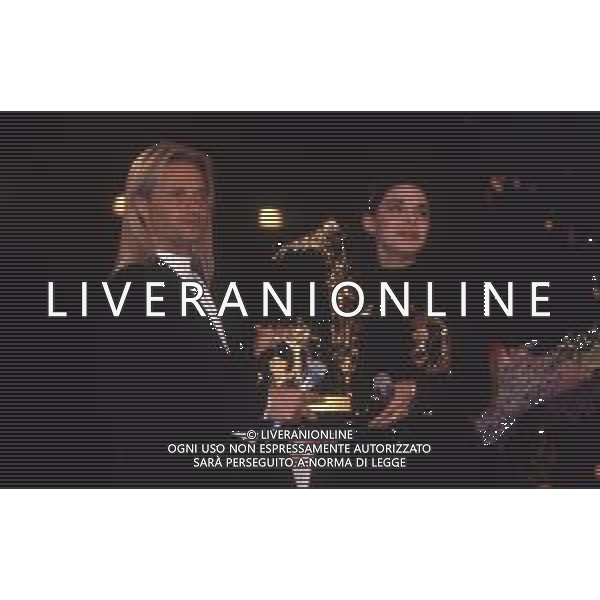 DIAP-RETROSPETTIVA AMEDEO MINGHI CANTANTE NELLA FOTO AMEDEO MINGHI CON MIETTA AL FESTIVAL DI SANREMO NELL\'ANNO 1990 AG ALDO LIVERANI SAS