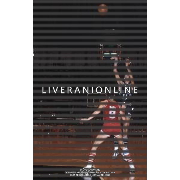 DIAP-1980-1981 CAMPIONATO DI BASKET SERIE A1 SINUDYNE BOLOGNA-BILLY MILANO NELLA FOTO MARQUINOS AG ALDO LIVERANI SAS