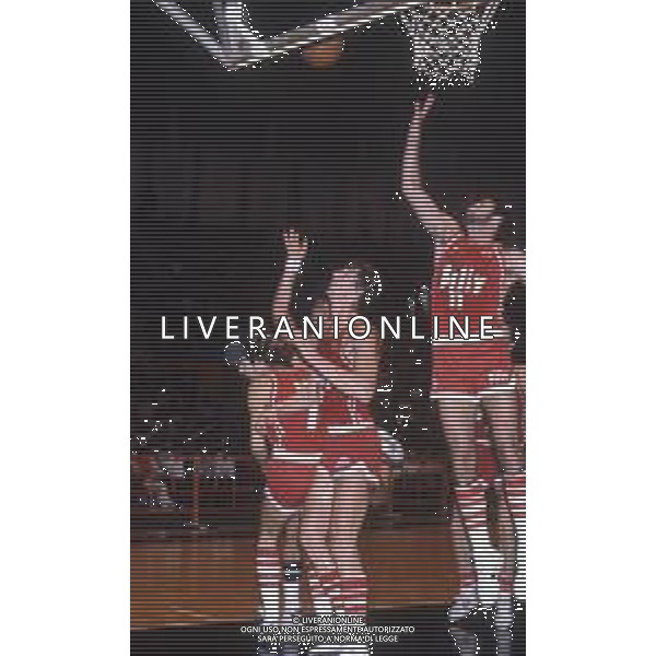 DIAP-1980-1981 CAMPIONATO DI BASKET SERIE A1 SINUDYNE BOLOGNA-BILLY MILANO NELLA FOTO VITTORIO GALLINARI E KUPEC AG ALDO LIVERANI SAS