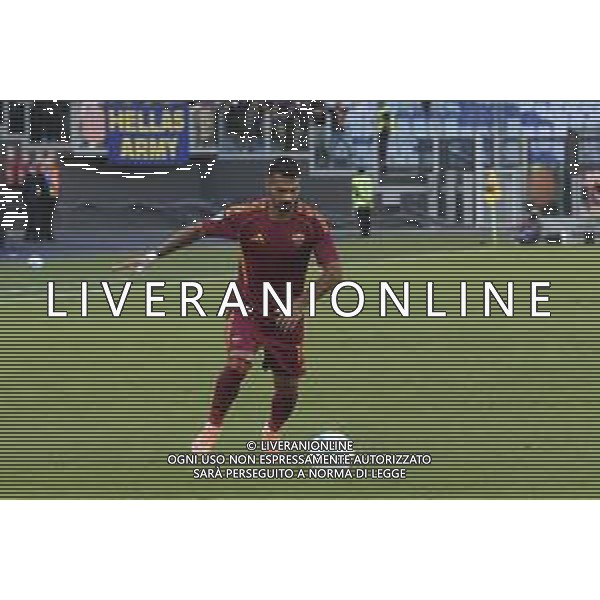 Zeki Çelik of AS Roma play the ball during AS Roma vs Hellas Verona FC, 5° Serie A Enilive 2025-26 game at Olimpic stadium in Roma (RM), Italy, on September 28, 2025. (Photo by Davide Casentini)- AGENZIA ALDO LIVERANI SAS