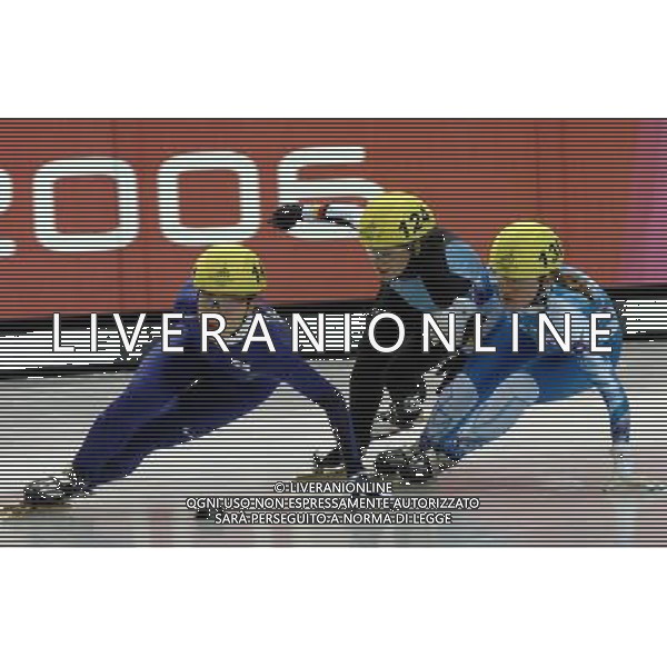 TORINO 22/02/2006 XX OLIMPIADI INVERNALI SHORT TRACK 100O M FEMMINILI NELLA FOTO CAPURSO MARTA COMMETTE LA SCORETTEZZA CHE LA PORTERA ALLA SQUALIFICA PH GIGI ARCAINI/AG.ALDO LIVERANI