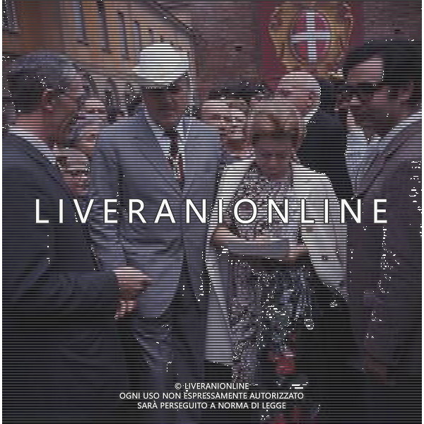 COL-RETROSPETTIVA FEDERICO FELLINI REGISTA NELLA FOTO FEDERICO FELLINI CON GIULIETTA MASINA MATRICOLA D\'ONORE AL\'UNIVERSITA\' DI PAVIA NELL\'ANNO 1971 AG ALDO LIVERANI SAS