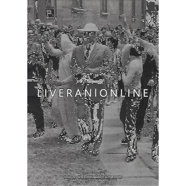 NEG-RETROSPETTIVA FEDERICO FELLINI REGISTA NELLA FOTO FEDERICO FELLINI CON GIULIETTA MASINA MATRICOLA D\'ONORE AL\'UNIVERSITA\' DI PAVIA NELL\'ANNO 1971 AG ALDO LIVERANI SAS