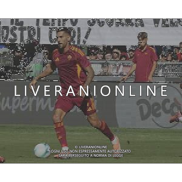 Lorenzo Pellegrini of AS Roma play the ball during AS Roma vs Hellas Verona FC, 5° Serie A Enilive 2025-26 game at Olimpic stadium in Roma (RM), Italy, on September 28, 2025. (Photo by Davide Casentini) - AGENZIA ALDO LIVERANI SAS