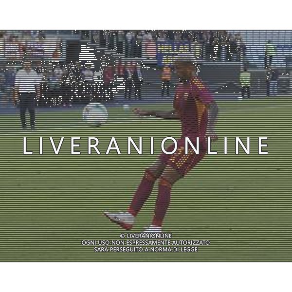 Angeliño of AS Roma play the ball during AS Roma vs Hellas Verona FC, 5° Serie A Enilive 2025-26 game at Olimpic stadium in Roma (RM), Italy, on September 28, 2025. (Photo by Davide Casentini) - AGENZIA ALDO LIVERANI SAS