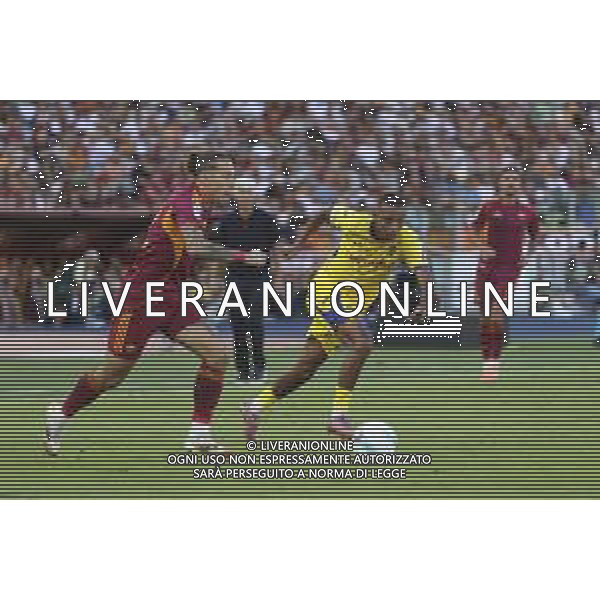 Kostas Tsimikas of AS Roma play the ball during AS Roma vs Hellas Verona FC, 5° Serie A Enilive 2025-26 game at Olimpic stadium in Roma (RM), Italy, on September 28, 2025. (Photo by Davide Casentini) - AGENZIA ALDO LIVERANI SAS