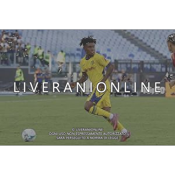 Gift Orban of Hellas Verona FC play the ball during AS Roma vs Hellas Verona FC, 5° Serie A Enilive 2025-26 game at Olimpic stadium in Roma (RM), Italy, on September 28, 2025. (Photo by Davide Casentini) - AGENZIA ALDO LIVERANI SAS