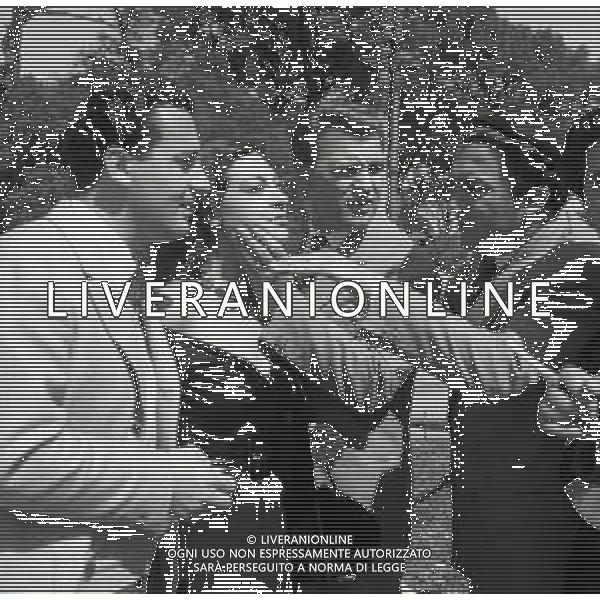 NEG-Federico Fellini regista, sceneggiatore, scrittore e fumettista italiano - Retrospettiva nella foto durante le riprese del film \' I Vitelloni \' con Alberto Sordi e Franco Fabrizi © Archivio / AGENZIA ALDO LIVERANI SAS