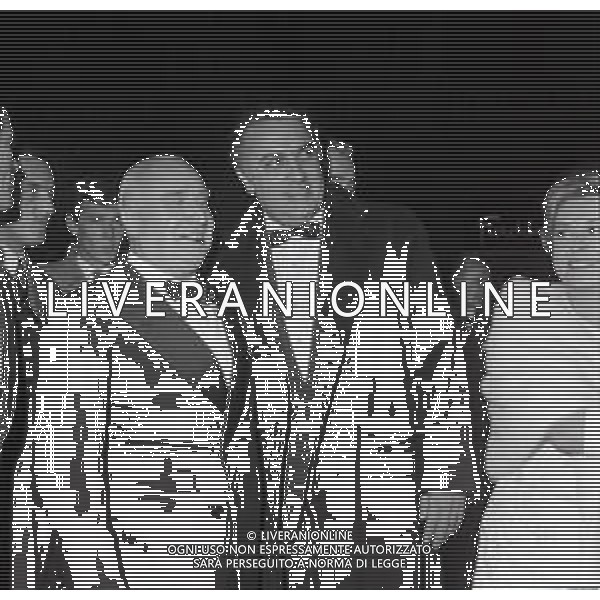 NEG-Federico Fellini regista, sceneggiatore, scrittore e fumettista italiano - Retrospettiva nella foto con la moglie Giulietta Masina e Angelo Rizzoli alla Prima di \' Giulietta degli Spiriti \' a Milano Ottobre 1965 © Archivio / AGENZIA ALDO LIVERANI SAS