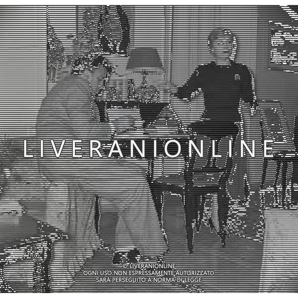 NEG-Federico Fellini regista, sceneggiatore, scrittore e fumettista italiano - Retrospettiva nella foto FEDERICO FELLINI con la moglie Giulietta Masina a Roma 1952 © Archivio / AGENZIA ALDO LIVERANI SAS