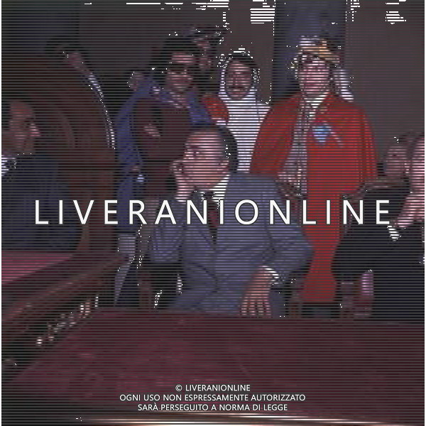 COL-RETROSPETTIVA FEDERICO FELLINI REGISTA NELLA FOTO FEDERICO FELLINI CON GIULIETTA MASINA MATRICOLA D\'ONORE AL\'UNIVERSITA\' DI PAVIA NELL\'ANNO 1971 AG ALDO LIVERANI SAS