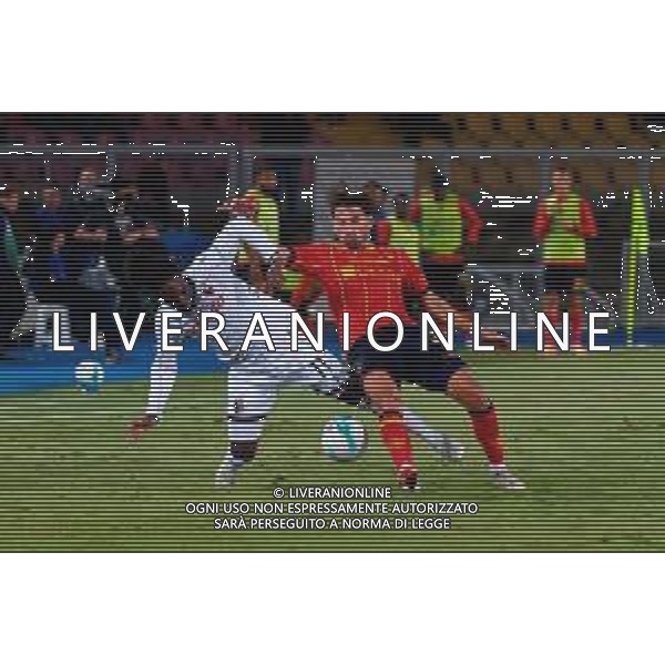TVEM September 28, 2025 Lecce, Italy - US Lecce vs Bologna FC - Italian soccer serie A 2025/26 - Via Del Mare Stadium. In the pic: Jonathan Rowe of Bologna FC in action against Santiago Pierotti of US Lecce ©TVEM Emmanuele Mastrodonato - AGENZIA ALDO LIVERANI SAS