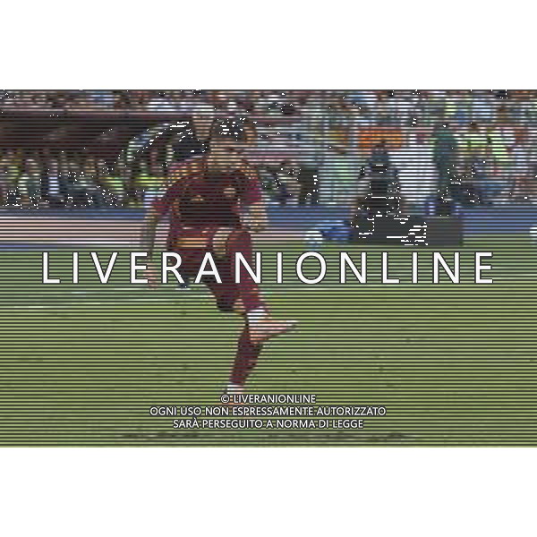 Matías Soulé of AS Roma kick the ball during AS Roma vs Hellas Verona FC, 5° Serie A Enilive 2025-26 game at Olimpic stadium in Roma (RM), Italy, on September 28, 2025. (Photo by Davide Casentini) AG ALDO LIVERANI SAS