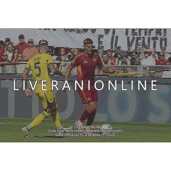 Lorenzo Pellegrini of AS Roma competes for the ball with Unai Nunez of Hellas Verona FC during AS Roma vs Hellas Verona FC, 5° Serie A Enilive 2025-26 game at Olimpic stadium in Roma (RM), Italy, on September 28, 2025. (Photo by Davide Casentini) AG ALDO LIVERANI SAS