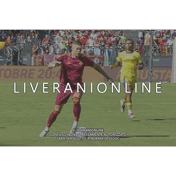 Artem Dovbyk of AS Roma play the ball during AS Roma vs Hellas Verona FC, 5° Serie A Enilive 2025-26 game at Olimpic stadium in Roma (RM), Italy, on September 28, 2025. (Photo by Davide Casentini) AG ALDO LIVERANI SAS